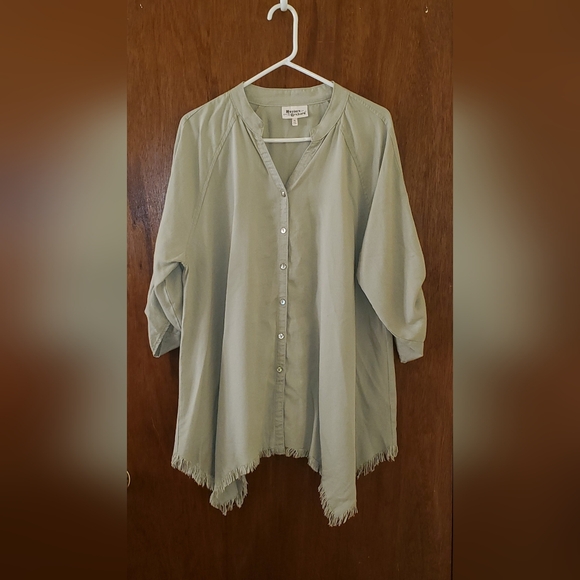 Hester & Orchard Tops - Hester & Orchard Light Sage Button-Front Fringe Hem Tunic Top Sz Xl